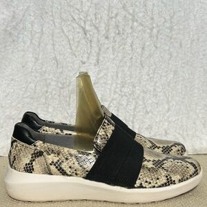 Clarks Womens Kayleigh Snakeprint SlipOn Casual Lightweight Shoes SZ US 7.5 M